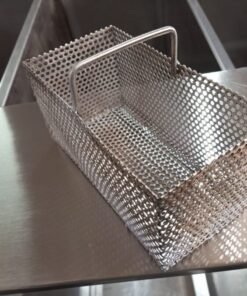 Giỏ rác hình vuông trong bể tách mỡ