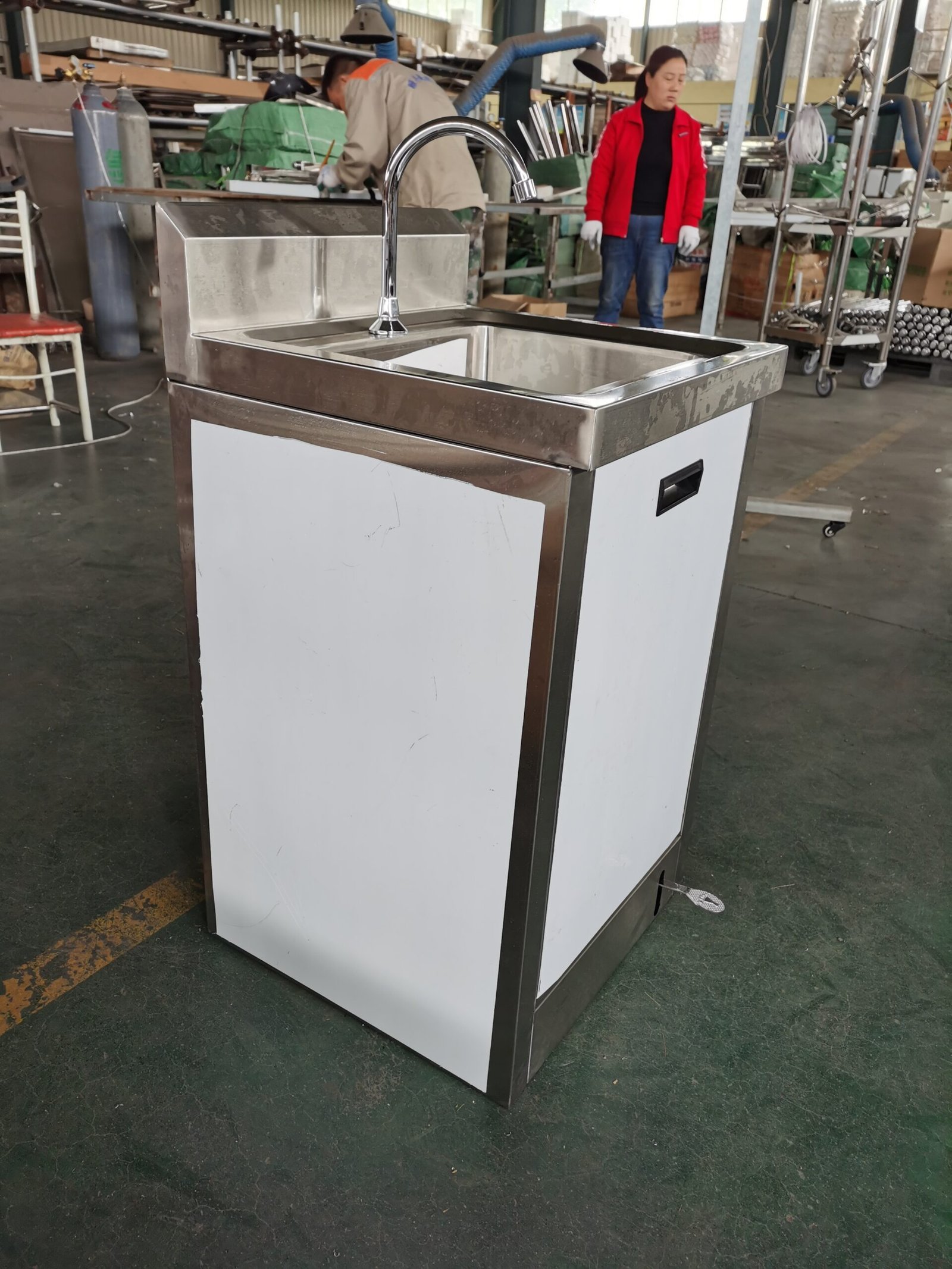 Chậu rửa tay sát khuẩn dùng trong y tế