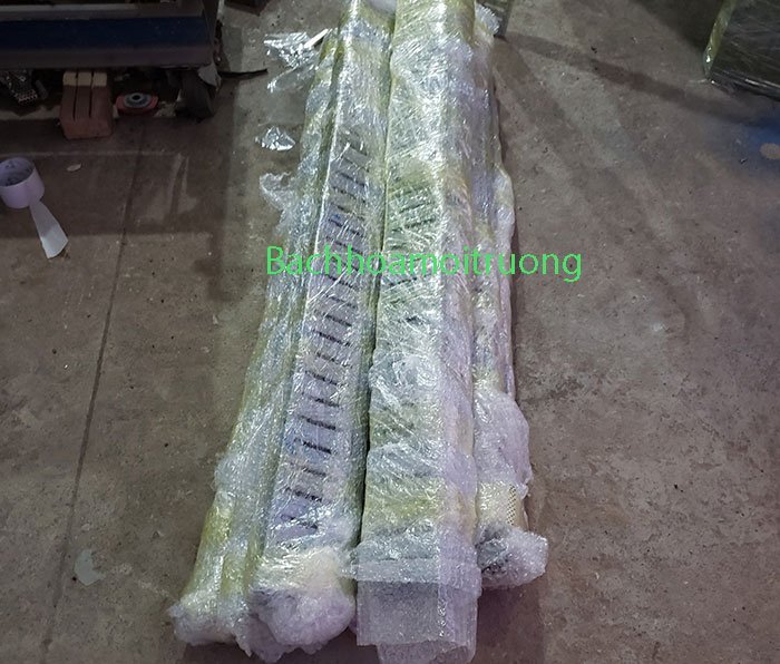 Bách Hóa Môi Trường đóng gói rãnh thoát nước chữ U cẩn thận bằng túi chống sốc để sản phẩm không bị móp méo khi va đập mạnh
