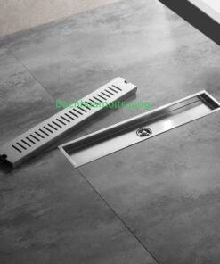 Sau khi lắp xong phần thân và phễu thu nước, bạn lắp thêm phần nắp là hoàn thiện việc lắp đặt rãnh thoát nước nhà tắm