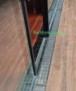 Sau khi hoàn thiện, bạn phải đảm bảo nắp rãnh thoát nước trước cửa nhà thấp hơn nền gạch hai bên để nước có thể thoát đi nhanh chóng