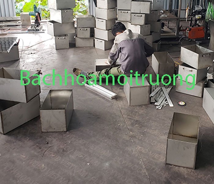 Bách Hóa Môi Trường chuyên gia công các loại khay inox, trong đó có khay vuông 60x60