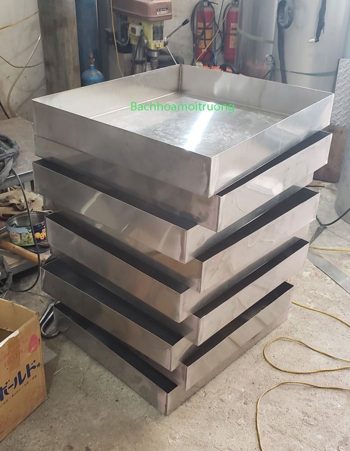 Chất liệu làm khay vuông 100x100 của Bách Hóa Môi Trường đều đạt chuẩn