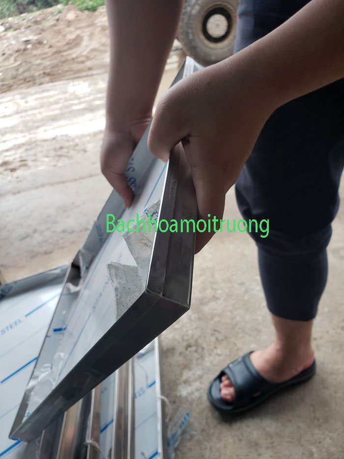Bách Hóa Môi Trường vận chuyển khay inox chữ nhật từ xưởng đến tận nơi cho khách hàng