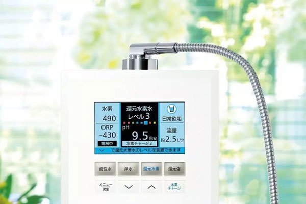 Sử dụng máy lọc nước cũng là giải pháp tốt để làm mềm nước cứng 