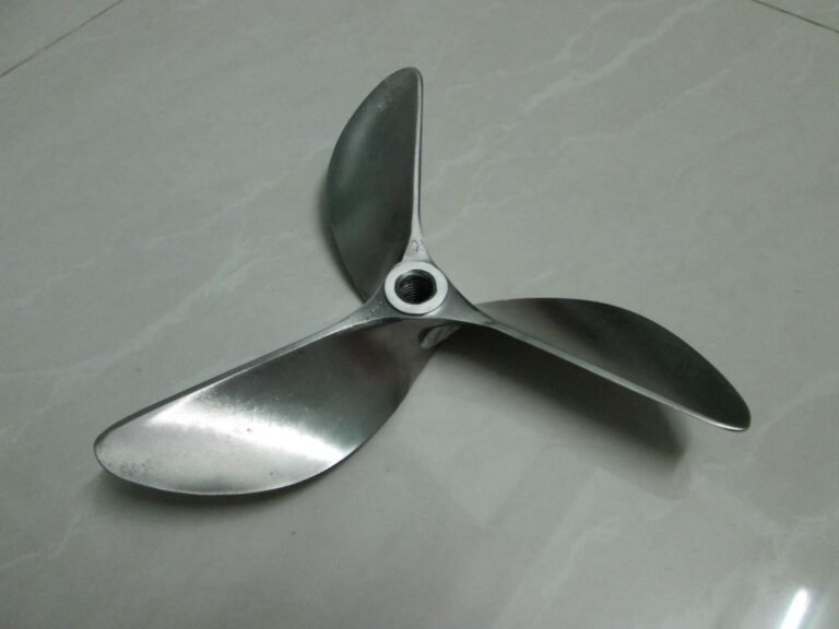 Cánh khuấy inox chân vịt được sử dụng nhiều trong  ngành hóa chất, dược phẩm 