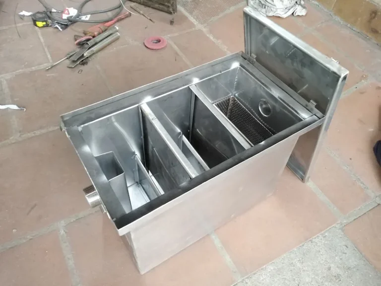 Bể tách mỡ 2000L được sử dụng nhiều tại các căng tin trường học, bệnh viện 