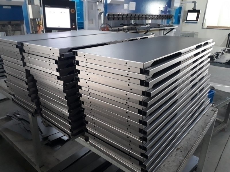 Có nhiều yếu tố quyết định giá thành gia công tấm inox như độ dày, chủng loại tấm inox,...